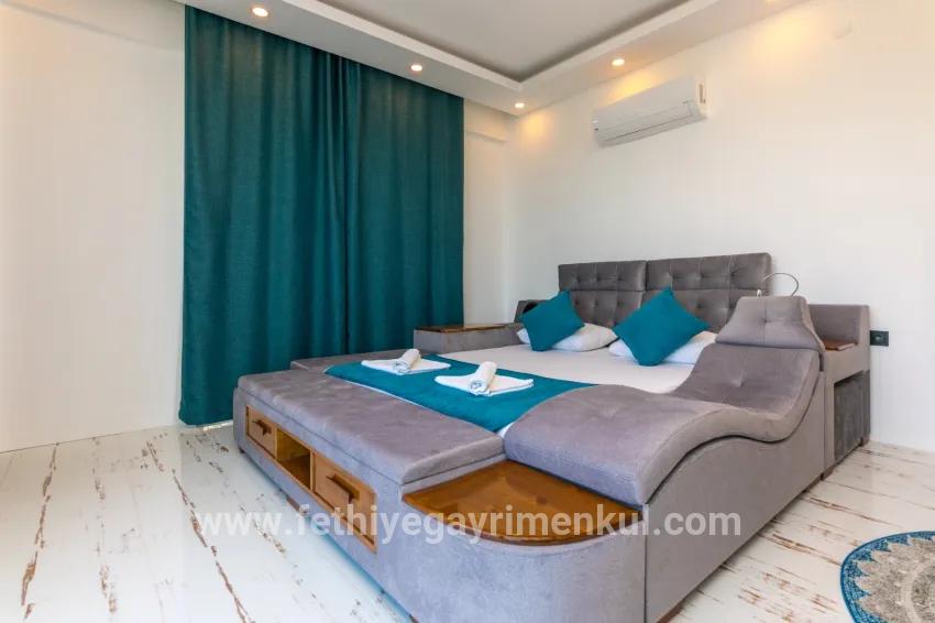 4+1-Zimmer Einfamilienhaus Zu verkaufen in Faralya Bz. Fethiye - 500 m²