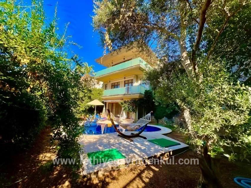 4+2-Zimmer Einfamilienhaus Zu verkaufen in Armutalan Bz. Marmaris - 970 m²