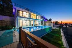 4+1-Zimmer Einfamilienhaus Zu verkaufen in Faralya Bz. Fethiye - 500 m²