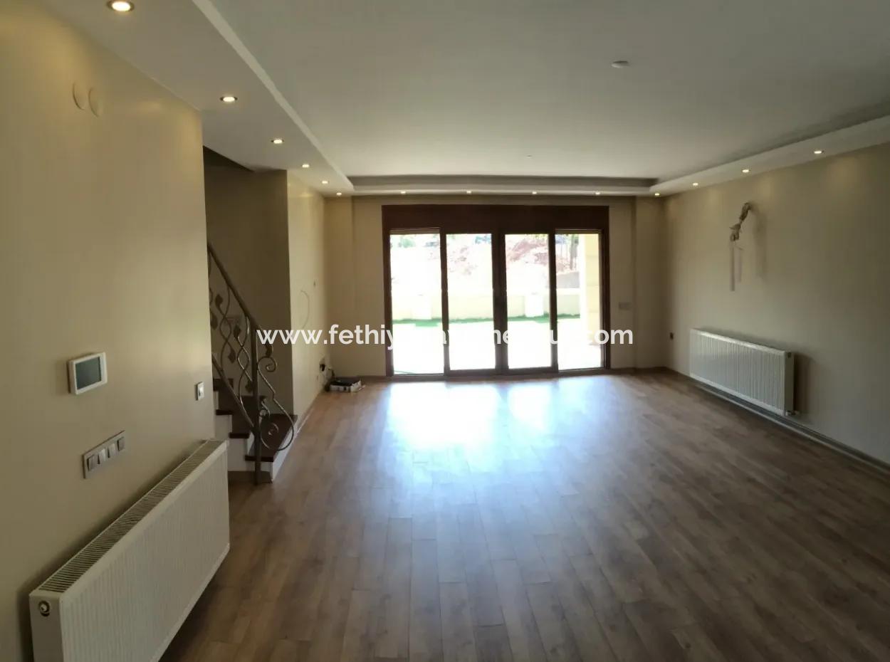 Marmaris Armutalan, Freistehende Villa Für Verkauf, 4 Zimmer, 1 Wohnzimmer, Zweibettzimmer Mit Garten