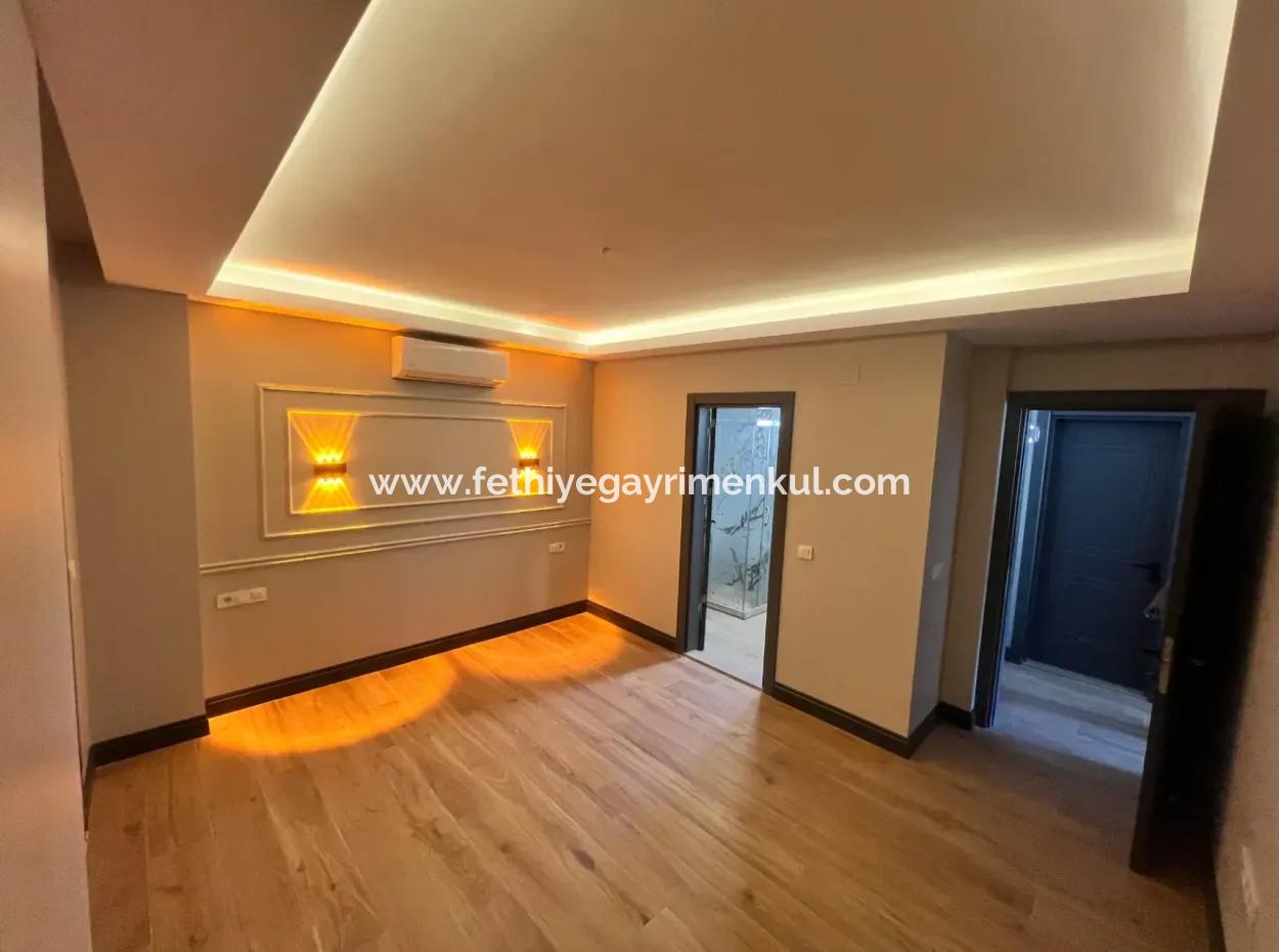 Herrlicher Blick Auf Die Natur Freistehender Garten Mit Parkplatz, Pool Mit Swimmingpool, 3 Zimmer, 4 Bäder, Ultra-Luxusvilla Zum Verkauf, 3 Etagen Auf Einem 500M2 Großen Grundstück