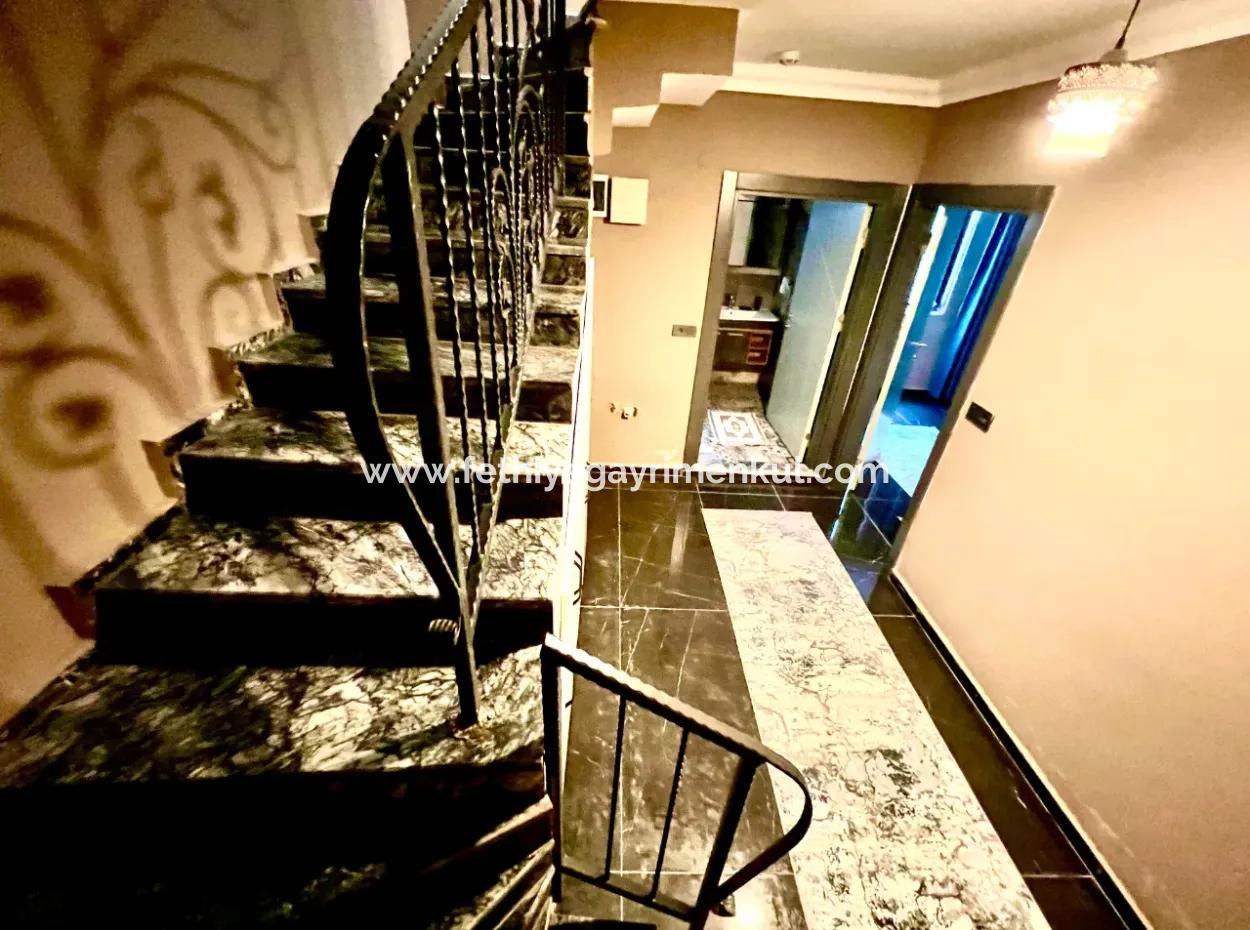 Villa Zu Verkaufen In Marmaris Çetibeli Mit 3 Swimmingpools Und Kinderbecken Und Hausmeisterhaus Auf 780M2 Grundstück