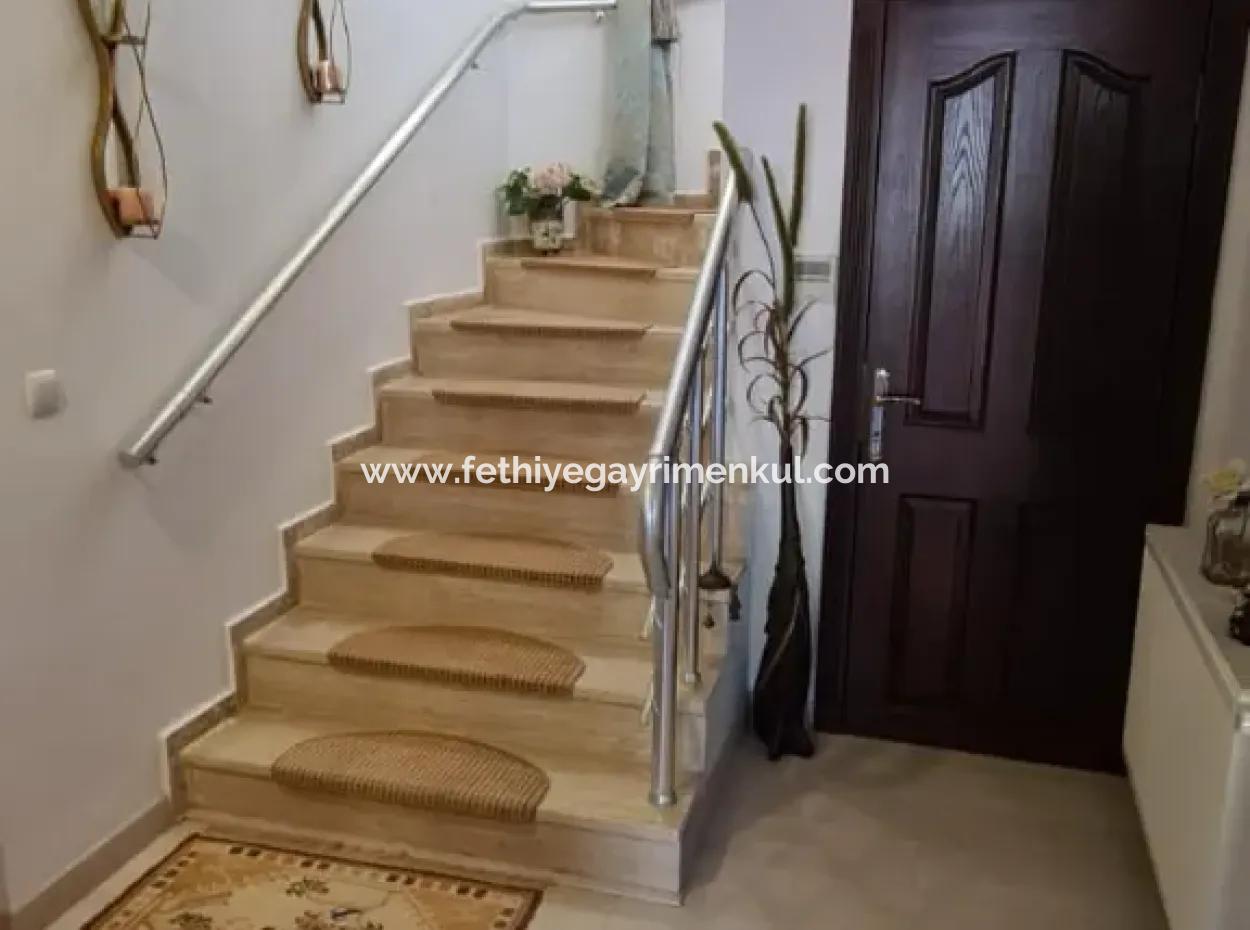 Villa Zu Verkaufen In Armutalan, Marmaris Mit Freistehendem Garten Und Pool