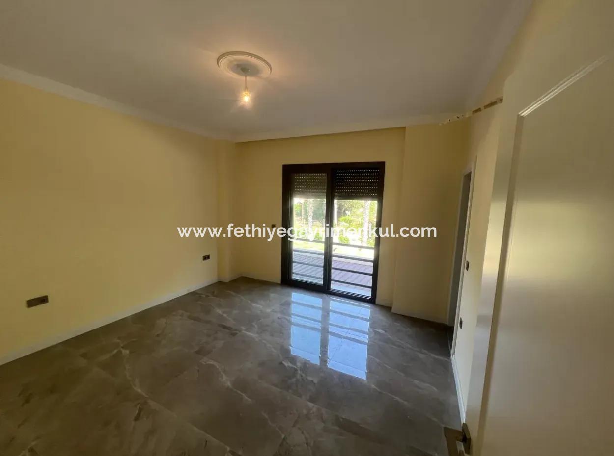 Ultra-Luxusvilla Zum Verkauf Im Viertel Icmeler Im Stadtteil Marmaris, 4 Zimmer, 4 Bäder, 240M2 Mit Swimmingpool, Auf Einem Komplett Freistehenden 450M2 Großen Grundstück Mit Waldblick