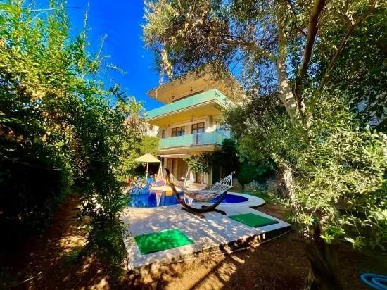For Sale 4+2 Villa – 970 m² Land Share – Armutalan