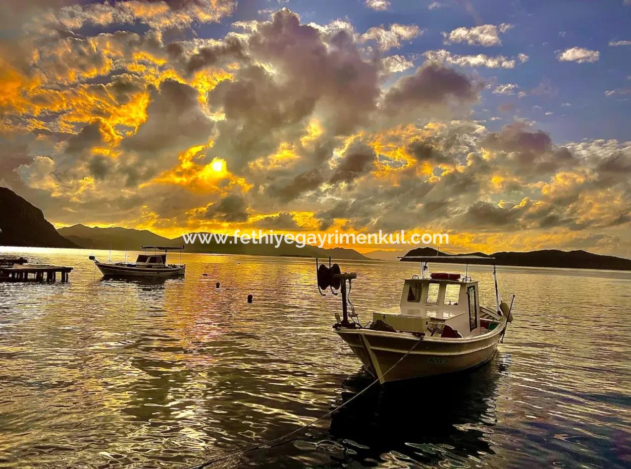 Detached House For Sale On 2000M2 Plot Of Land By The Sea In Marmaris Söğüt Neighborhood. Suitable For Tying A Boat In Front Of It.