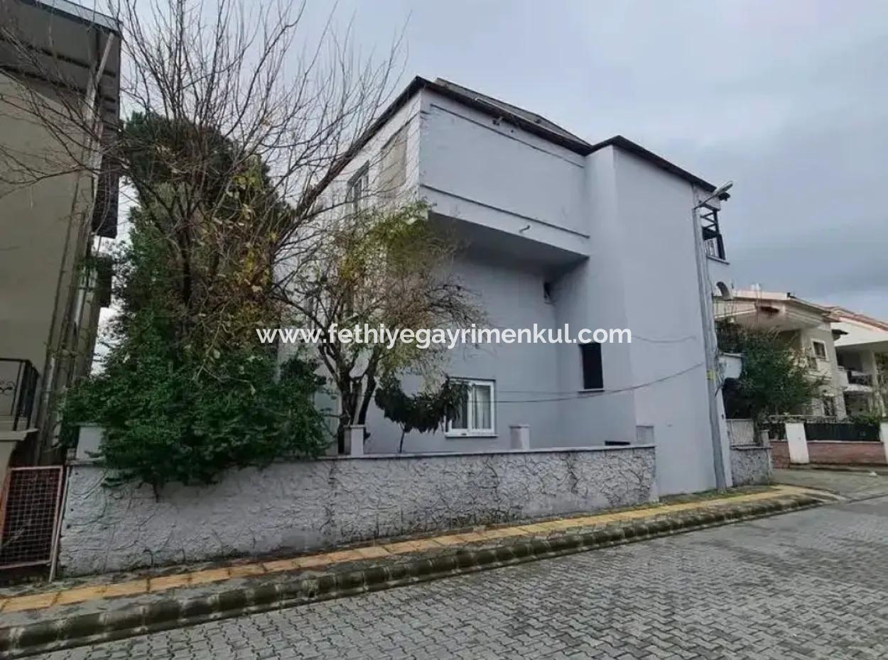 Camiavlu Neighborhood Building With 5 Flats For Sale