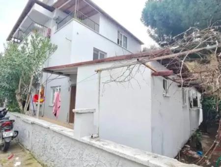 Camiavlu Neighborhood Building With 5 Flats For Sale