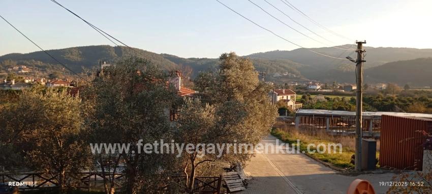 Akyaka,ya 8 Km Uzaklıkta 15 Odalı Villa Projesi Çizilmiş 1186 M2 Satılık Arsa