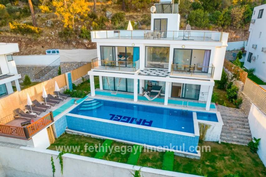 Faralya'da deniz manzaralı muhteşem bir villa