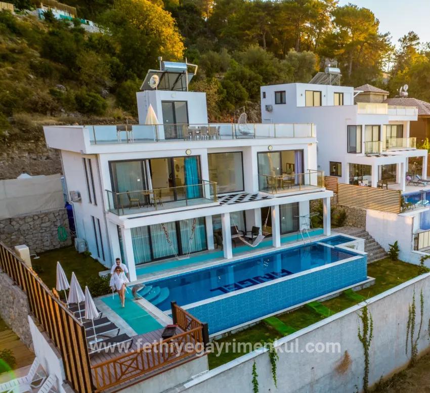 Faralya'da deniz manzaralı muhteşem bir villa