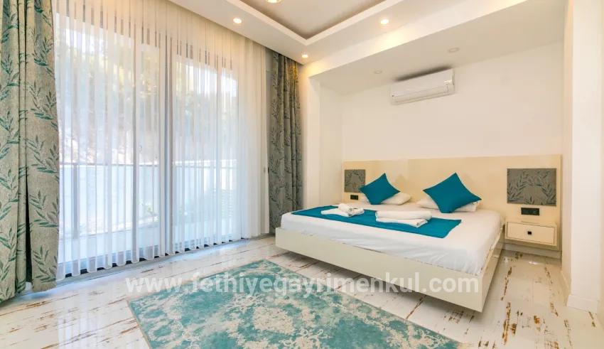Faralya'da deniz manzaralı muhteşem bir villa