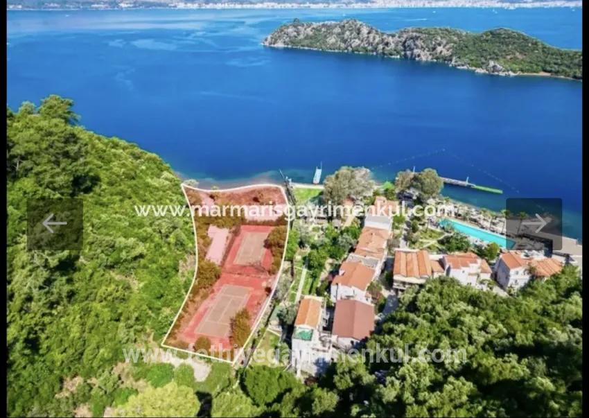 Marmaris Adaköy mevkiinde 4500m2 denize sıfır Özel mülk