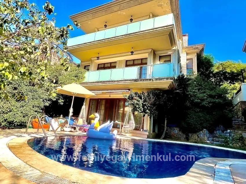 Marmaris Armutalan Mah. Satılık 4+2 Müstakil ev - 970 m²