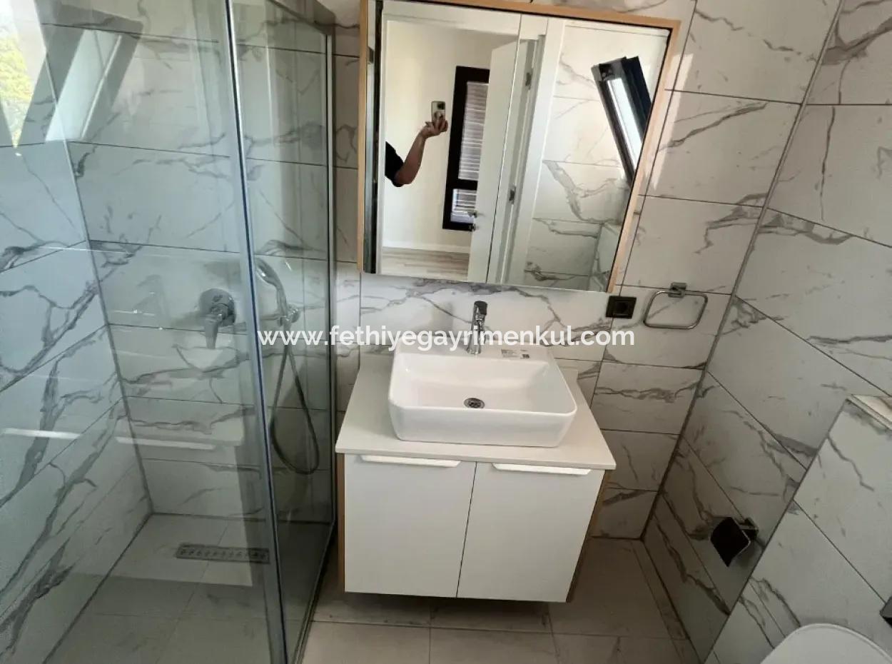 Marmaris Çetibeli Mahallesinde Orman Manzaralı Müstakil Bahçeli Yüzme Havuzlu Site İçerisinde 3 Oda 3 Banyo Satılık Villa