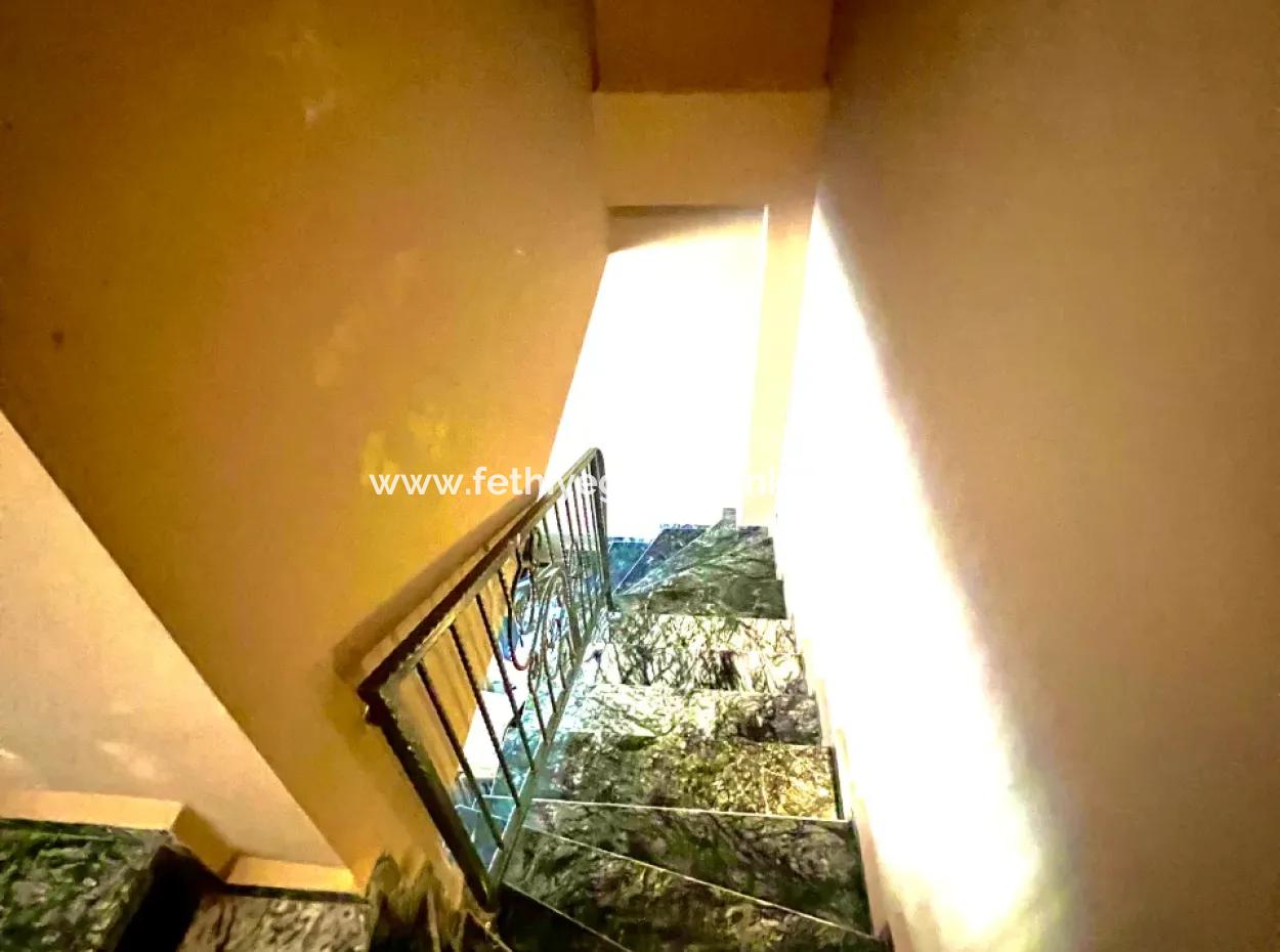 Marmaris Çetibeli,Nde 780M2 Arsa İçerisinde 3 Adet Yüzme Havuzu Ve Çocuk Havuzu Ve Bakıcı Evi Mevcut  Satılık Villa