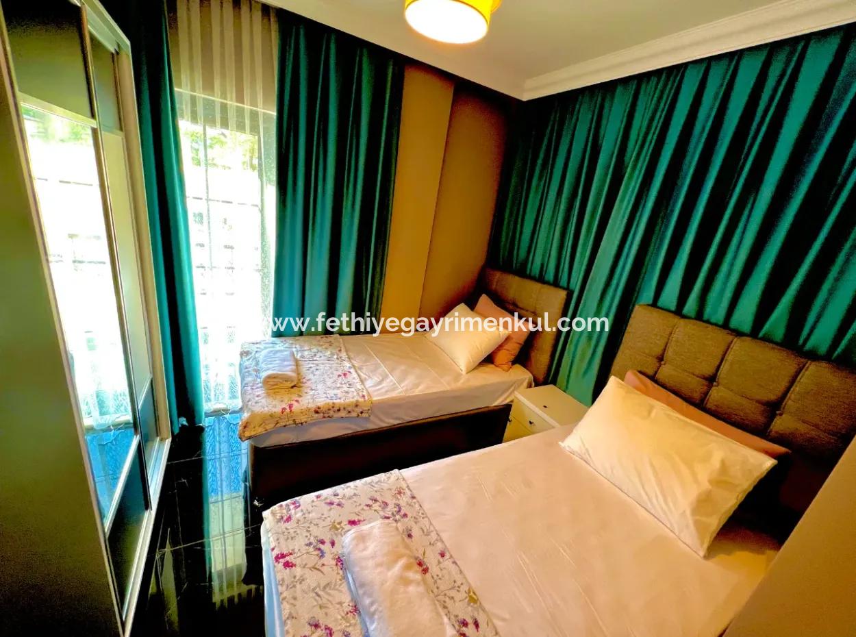 Marmaris Çetibeli,Nde 780M2 Arsa İçerisinde 3 Adet Yüzme Havuzu Ve Çocuk Havuzu Ve Bakıcı Evi Mevcut  Satılık Villa