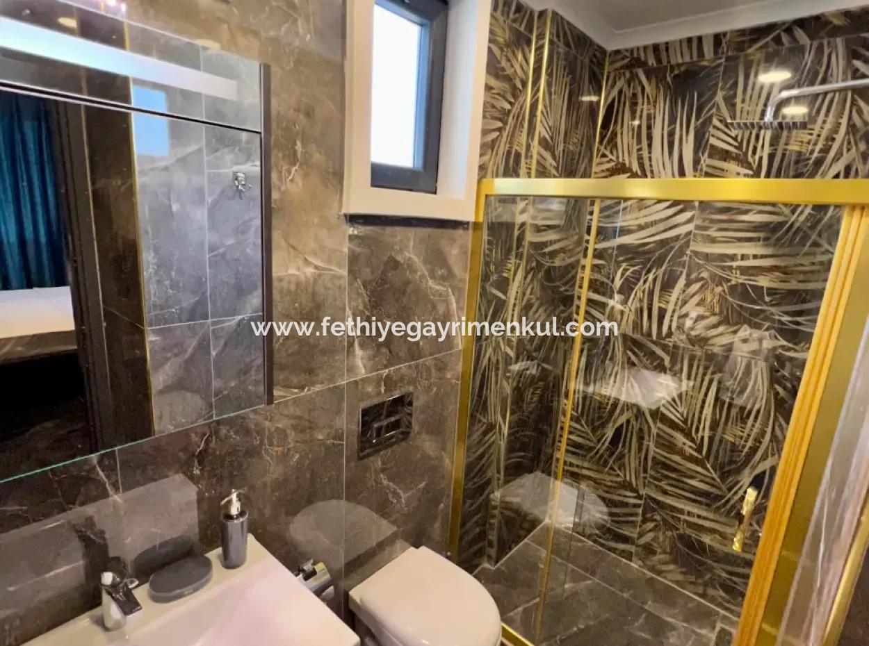 Marmaris Çetibeli,Nde 780M2 Arsa İçerisinde 3 Adet Yüzme Havuzu Ve Çocuk Havuzu Ve Bakıcı Evi Mevcut  Satılık Villa