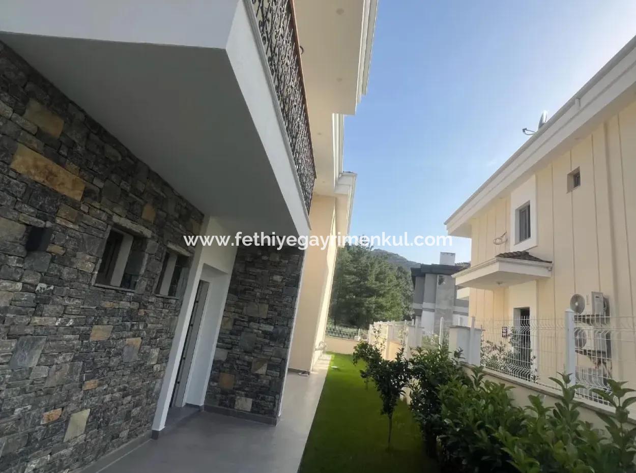 Marmaris İlçesi İçmeler Mahallesinde Orman Manzaralı Tam Müstakil 450M2 Arsa İçerisinde Yüzme Havuzlu 4 Oda 4 Banyo 240M2 Satılık Ultra Lüks Villa