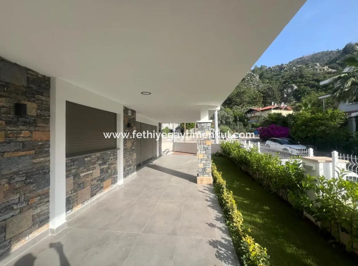 Marmaris İlçesi İçmeler Mahallesi Denize Yakın Müstakil Yüzme Havuzlu Yeni Bina 350M2 Arsa İçerisinde 3 Oda 1 Salon 3 Banyo 200M2  Ultra Lüks Satılık Villa