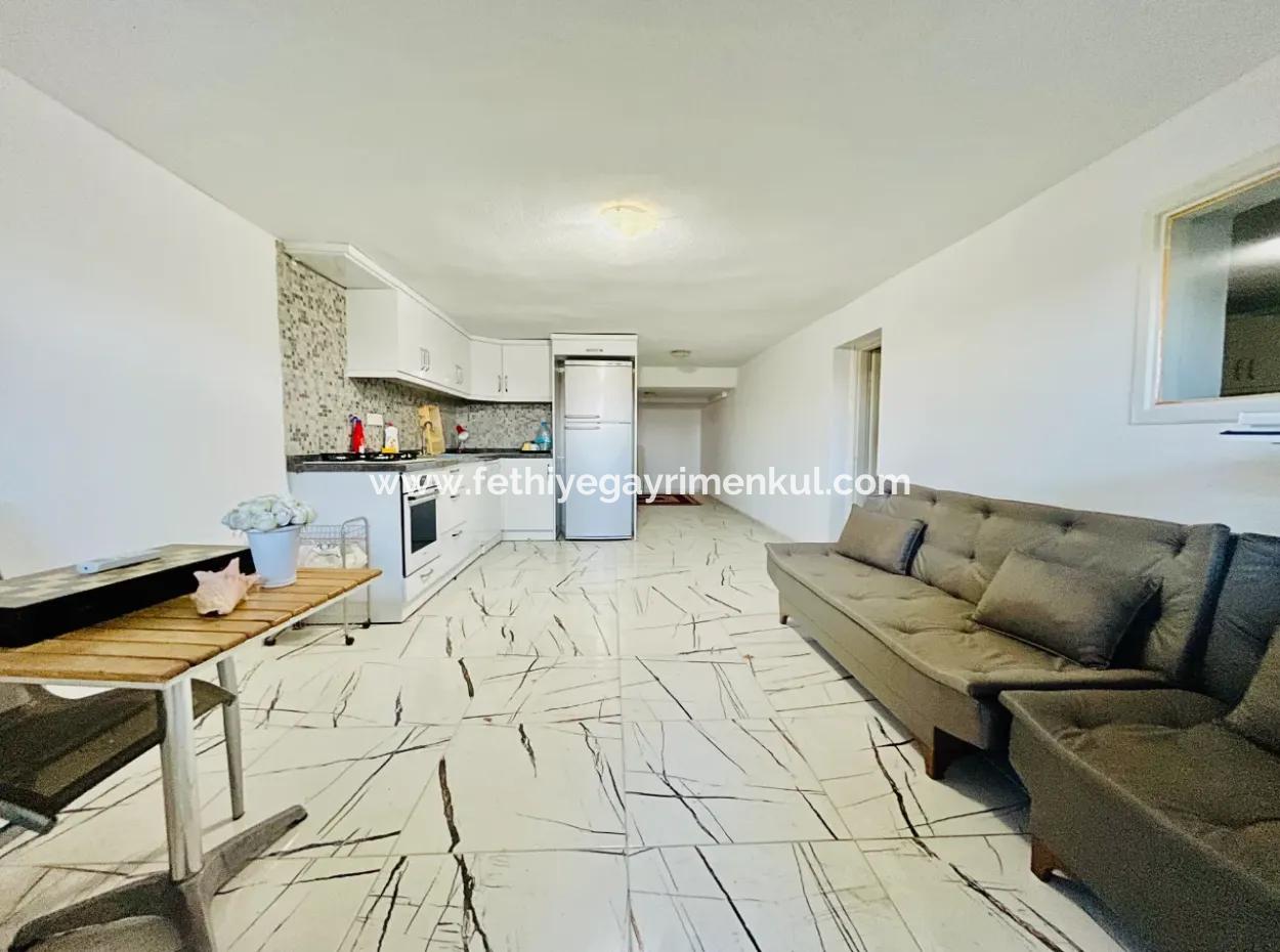 Denize Sadece Bir Kaç Adım Uzaktasınız.denize Sıfır Daire