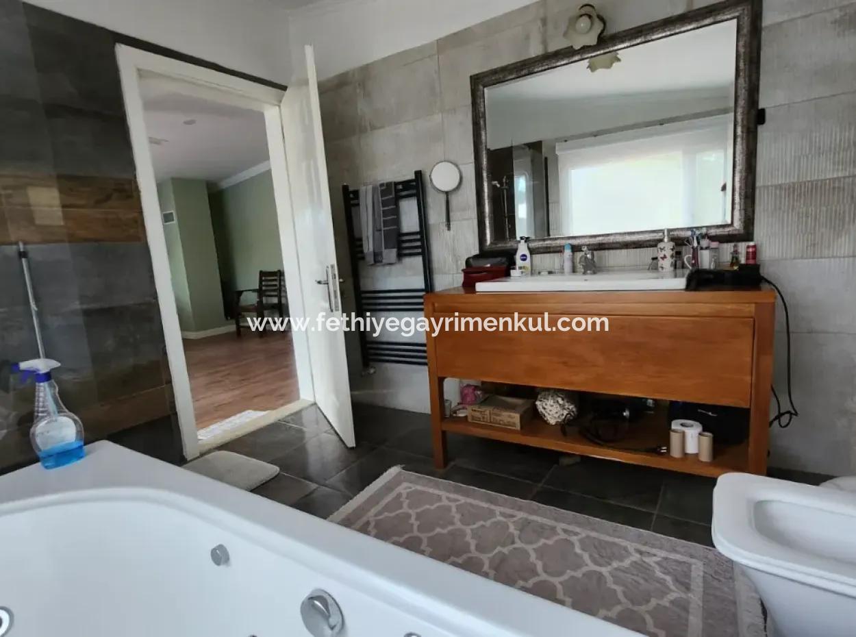 Ortaca Mahallesi Satılık 10.000 M2 İçerisinde Özel Yapım Havuzlu Çiftlik Evi