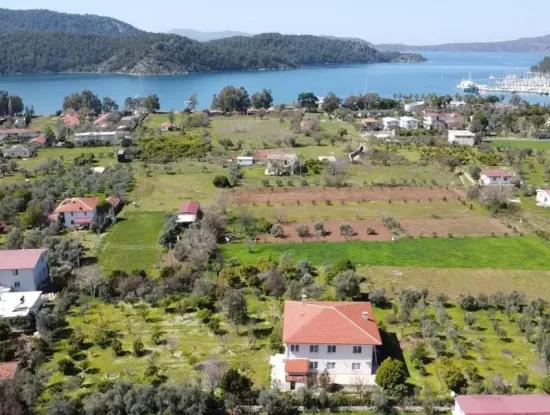 Emlakçıdan Marmaris Orhaniye Mahallesinde Denize Yakın 3700M2 Arsa İçerisinde 10 Odalı Zeytinlikler Arasında Çiftlik Evi